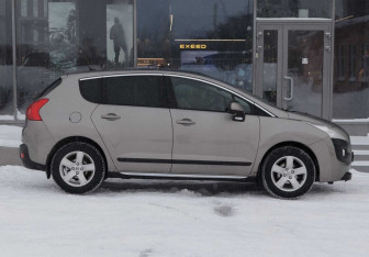 Подержанный автомобиль Peugeot 3008 2012 года (4 фото)