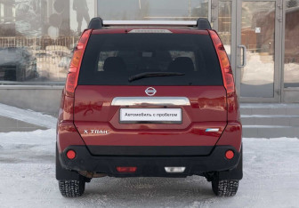 Подержанный автомобиль Nissan X-Trail 2010 года (6 фото)