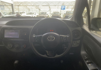 Подержанный автомобиль Toyota Vitz 2018 года (9 фото)