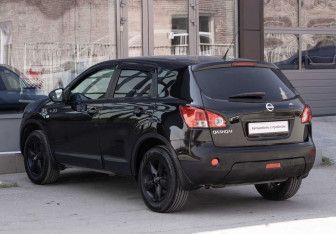Подержанный автомобиль Nissan Qashqai 2007 года (7 фото)