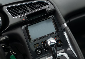 Подержанный автомобиль Peugeot 3008 2012 года (13 фото)