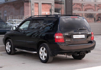 Подержанный автомобиль Toyota Highlander 2001 года (7 фото)
