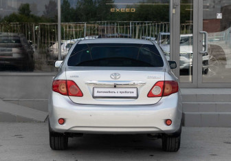 Подержанный автомобиль Toyota Corolla Sedan 2007 года (6 фото)