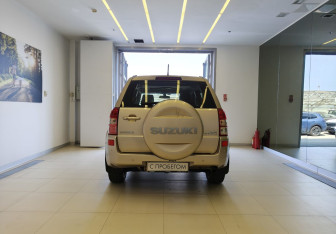 Подержанный автомобиль Suzuki Grand Vitara 2006 года (5 фото)