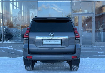 Подержанный автомобиль Toyota Land Cruiser Prado 2018 года (4 фото)