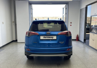 Подержанный автомобиль Toyota RAV4 2016 года (5 фото)
