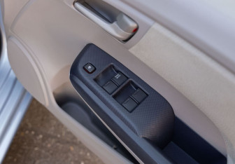 Подержанный автомобиль Honda Insight Hatchback 2009 года (19 фото)