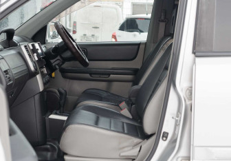 Подержанный автомобиль Nissan X-Trail 2003 года (17 фото)