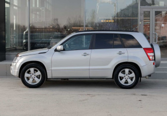 Подержанный автомобиль Suzuki Grand Vitara 2008 года (8 фото)