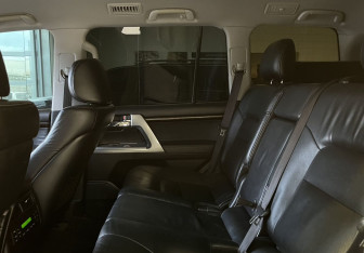 Подержанный автомобиль Toyota Land Cruiser Suv 2012 года (14 фото)