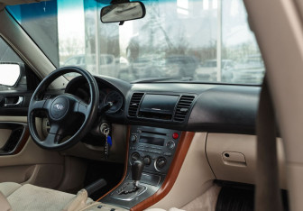 Подержанный автомобиль Subaru Legacy Wagon 2005 года (10 фото)