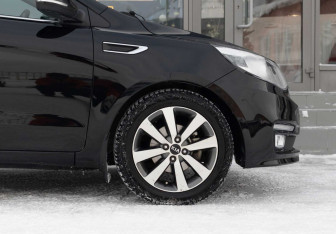 Подержанный автомобиль Kia Rio Sedan 2017 года (9 фото)