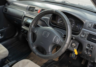 Подержанный автомобиль Honda CR-V 2001 года (11 фото)