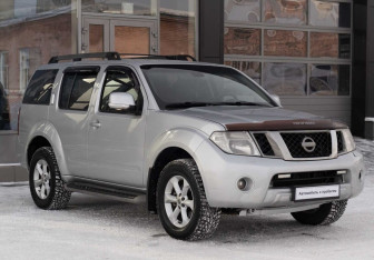 Подержанный автомобиль Nissan Pathfinder 2011 года (3 фото)