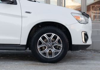 Подержанный автомобиль Mitsubishi ASX 2014 года (9 фото)