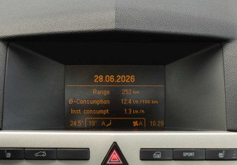 Подержанный автомобиль Opel Astra Sedan 2008 года (13 фото)