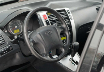 Подержанный автомобиль Hyundai Tucson 2006 года (11 фото)