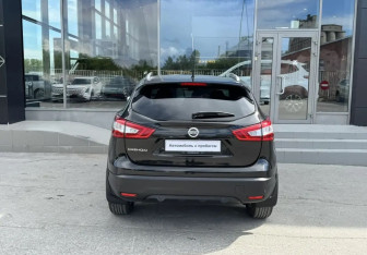 Подержанный автомобиль Nissan Qashqai 2014 года (6 фото)