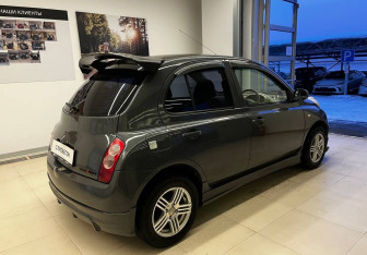 Подержанный автомобиль Nissan March Hatchback 2005 года (5 фото)