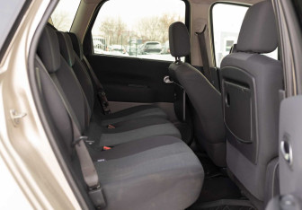 Подержанный автомобиль Renault Scenic 2007 года (16 фото)