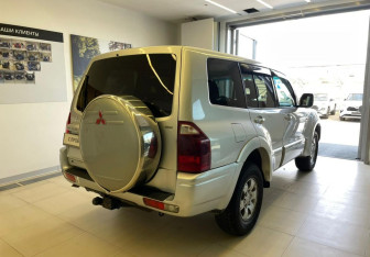 Подержанный автомобиль Mitsubishi Pajero 2003 года (5 фото)