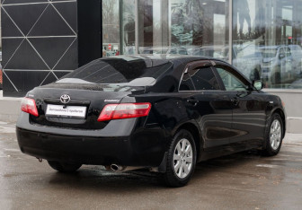 Подержанный автомобиль Toyota Camry Sedan 2006 года (5 фото)