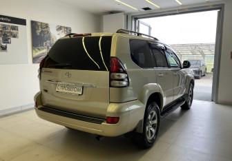 Подержанный автомобиль Toyota Land Cruiser Prado 2008 года (6 фото)