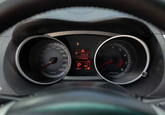 Подержанный автомобиль Mitsubishi Outlander 2008 года (13 фото)