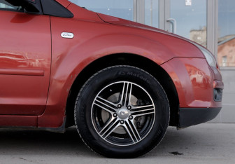 Подержанный автомобиль Ford Focus Sedan 2007 года (9 фото)