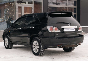 Подержанный автомобиль Toyota Harrier 2000 года (7 фото)
