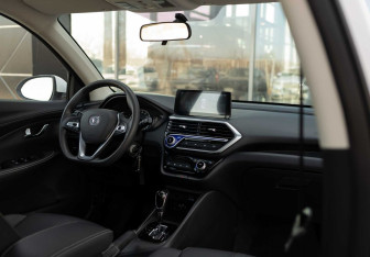 Подержанный автомобиль Changan Alsvin 2023 года (10 фото)