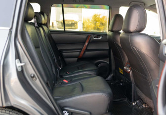 Подержанный автомобиль Toyota Highlander 2011 года (22 фото)