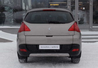 Подержанный автомобиль Peugeot 3008 2012 года (6 фото)