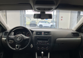 Подержанный автомобиль Volkswagen Jetta Sedan 2012 года (8 фото)