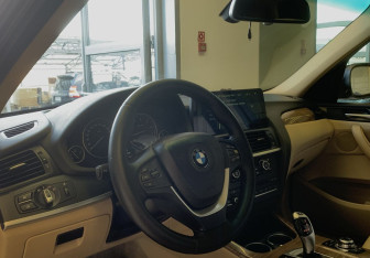 Подержанный автомобиль BMW X3 2011 года (9 фото)