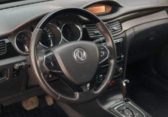 Подержанный автомобиль DongFeng S30 2015 года (11 фото)