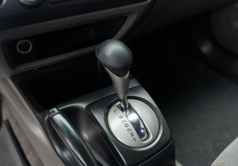 Подержанный автомобиль Honda Civic Sedan 2006 года (15 фото)