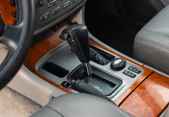 Подержанный автомобиль Toyota Land Cruiser Suv 2002 года (14 фото)