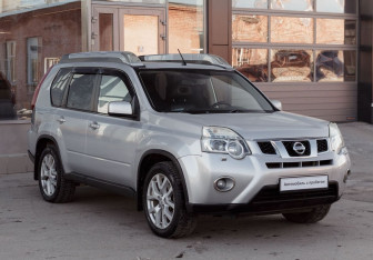 Подержанный автомобиль Nissan X-Trail 2011 года (3 фото)