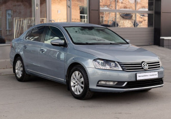 Подержанный автомобиль Volkswagen Passat Sedan 2012 года (3 фото)