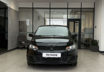 Подержанный автомобиль Volkswagen Polo Sedan 2014 года (12 фото)