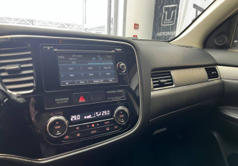 Подержанный автомобиль Mitsubishi Outlander 2013 года (8 фото)