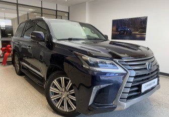 Подержанный автомобиль Lexus LX 2016 года (3 фото)