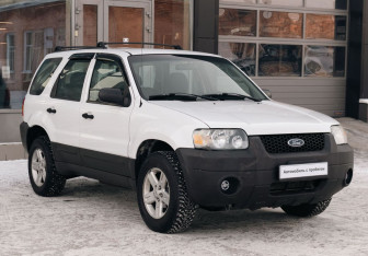Подержанный автомобиль Ford Escape 2005 года (3 фото)