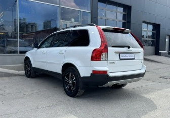 Подержанный автомобиль Volvo XC90 2007 года (7 фото)