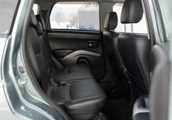 Подержанный автомобиль Mitsubishi Outlander 2008 года (18 фото)