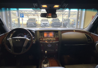 Подержанный автомобиль Infiniti QX80 2014 года (11 фото)