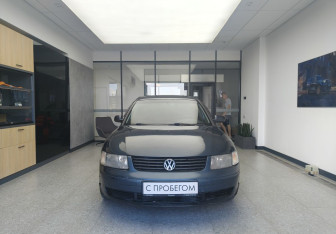 Подержанный автомобиль Volkswagen Passat Sedan 1998 года (2 фото)