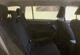 Подержанный автомобиль Toyota Corolla Wagon 2014 года (11 фото)