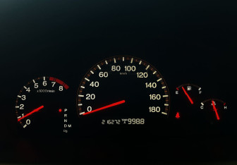 Подержанный автомобиль Honda Accord Wagon 2002 года (11 фото)